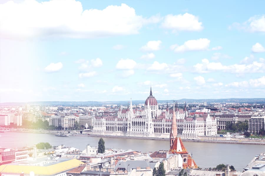 Parlement Węgierkski. U nasz dowiesz się, ile kosztuje paczka na Węgry.