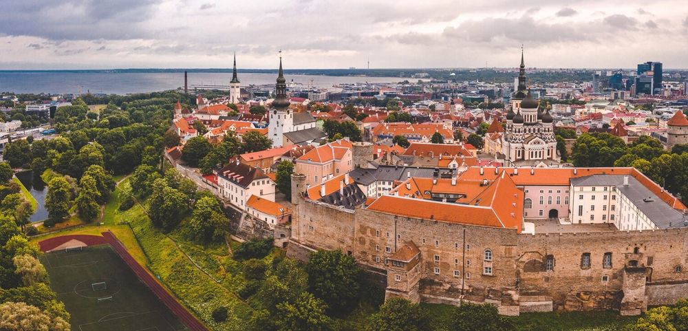Dlaczego warto wysyłać paczki do Estonii?